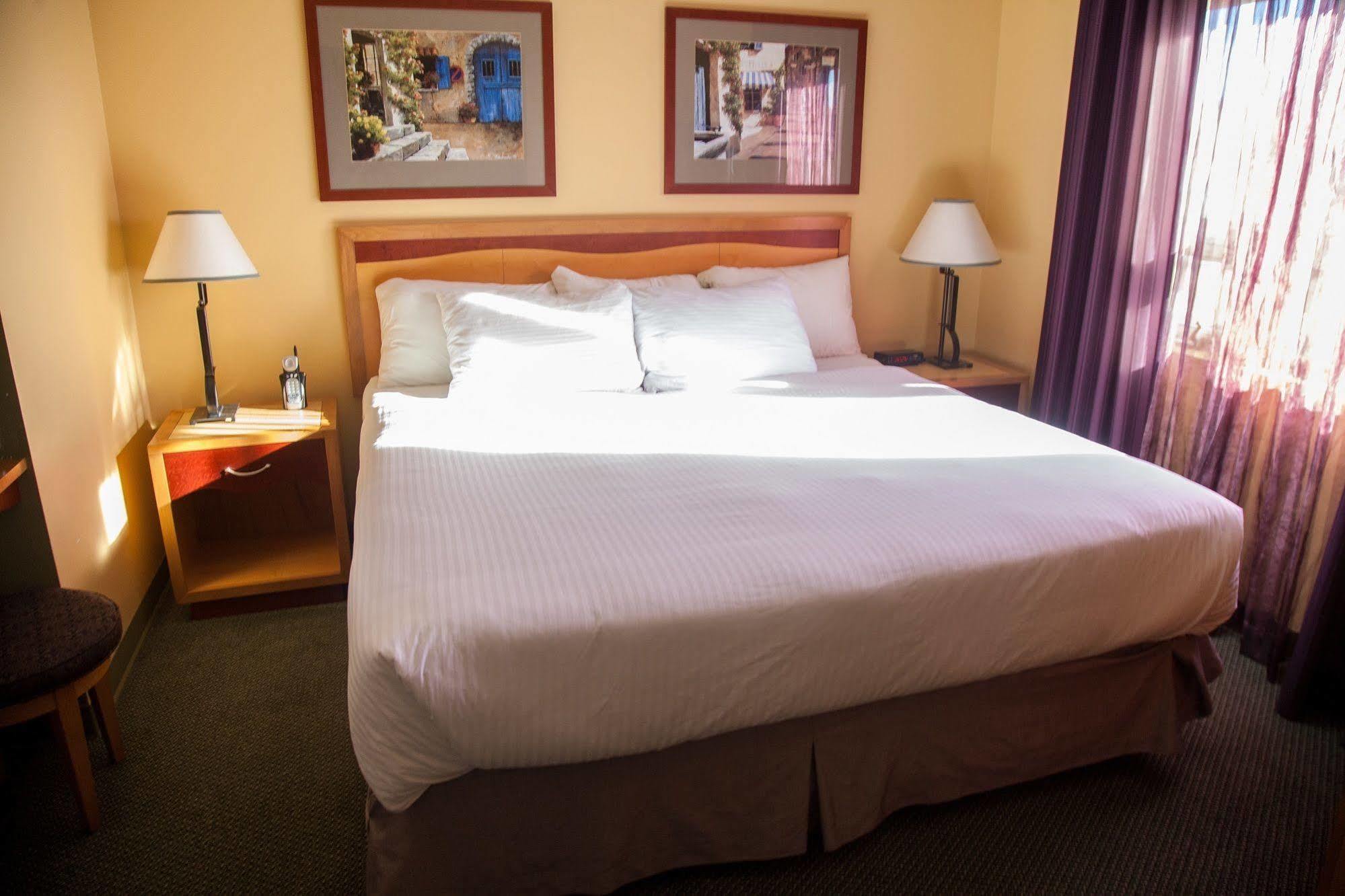 Medicine Hat Lodge, Trademark Collection By Wyndham Buitenkant foto